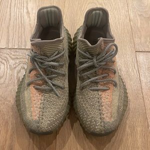 100% Authentic Yeezy V2 Sneakers Sand Taupe mens sz 7/wmns approx 8.5